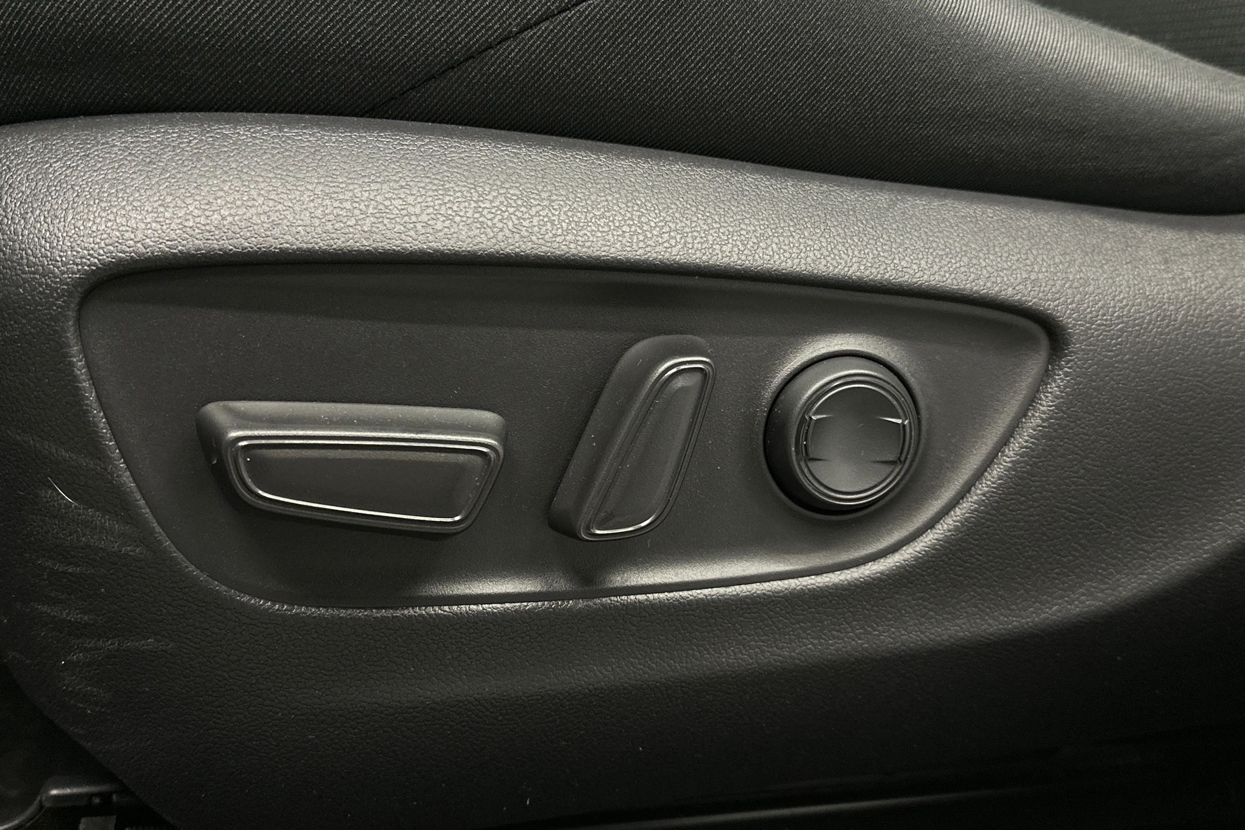 valkoinen Toyota RAV4 Plug-in 2021 kuva 14.