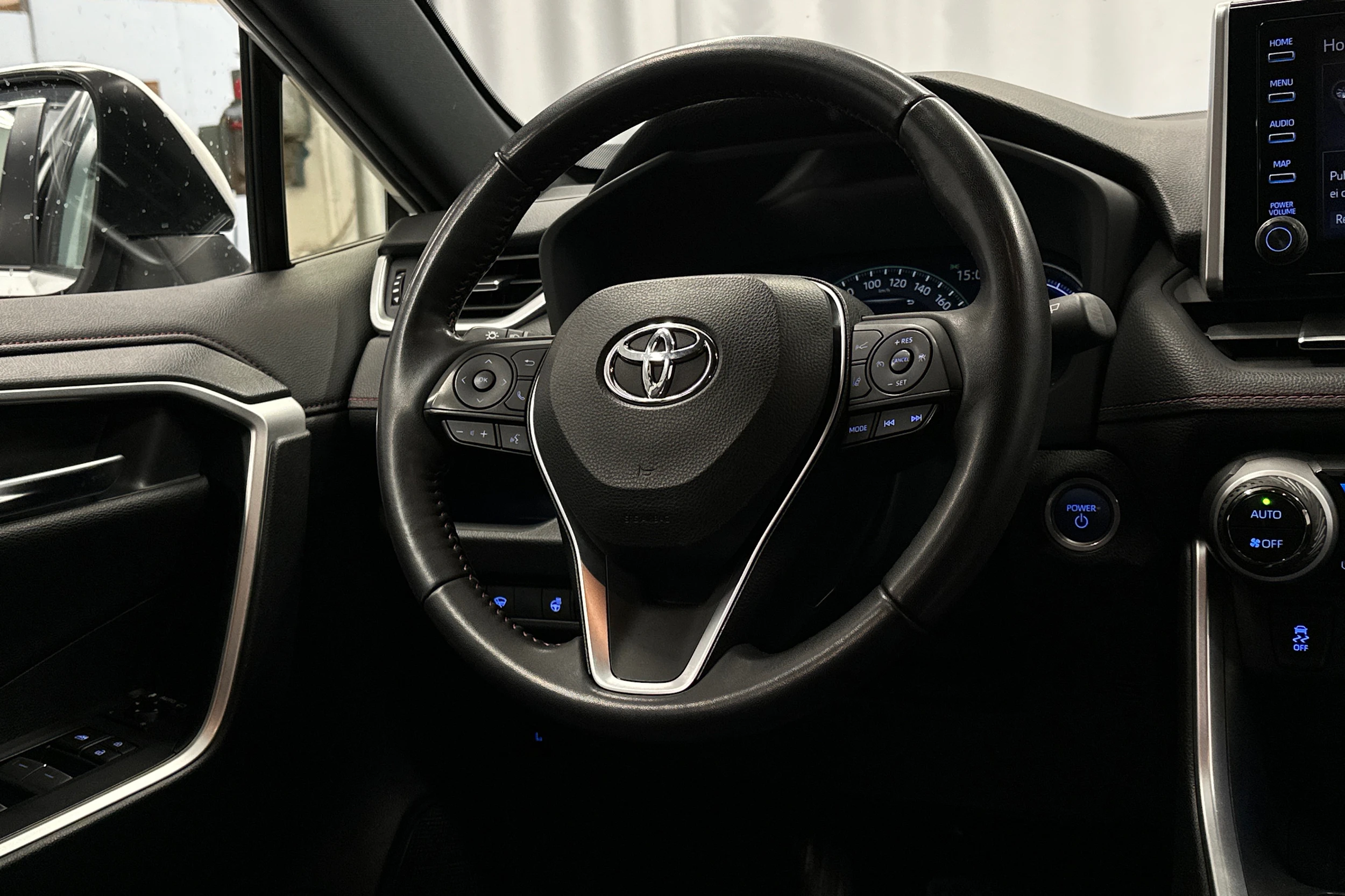 valkoinen Toyota RAV4 Plug-in 2021 kuva 15.