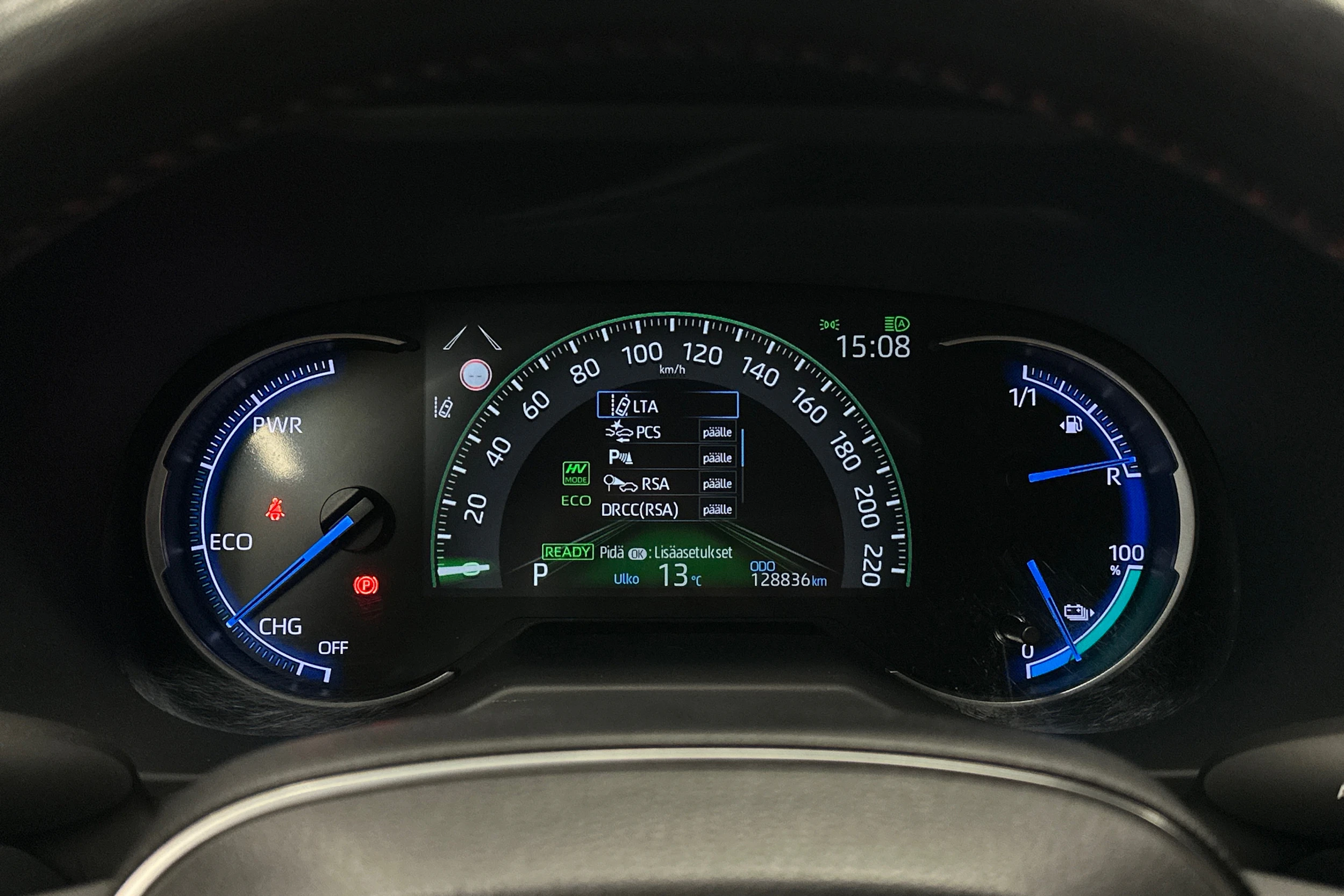 valkoinen Toyota RAV4 Plug-in 2021 kuva 19.