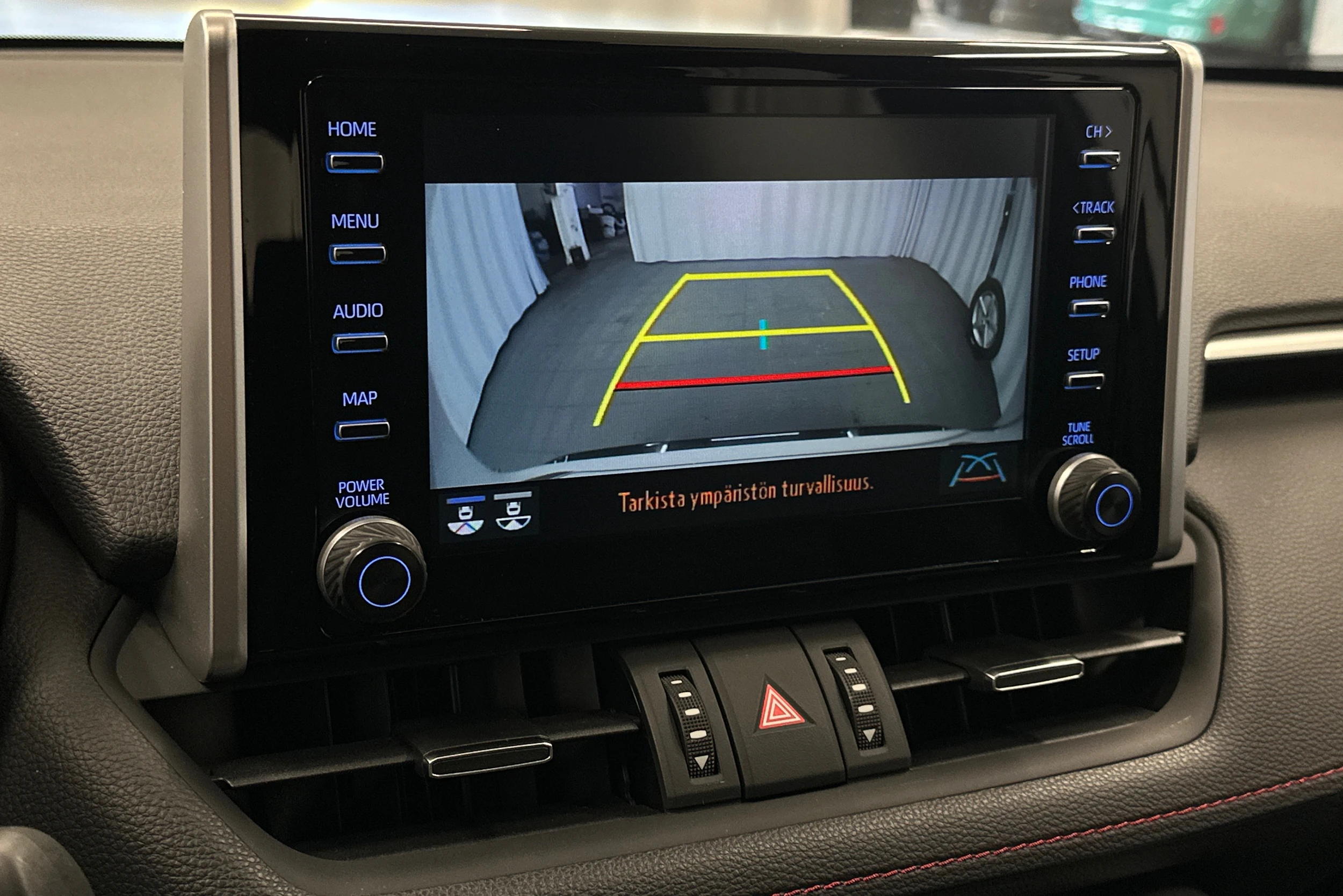 valkoinen Toyota RAV4 Plug-in 2021 kuva 22.