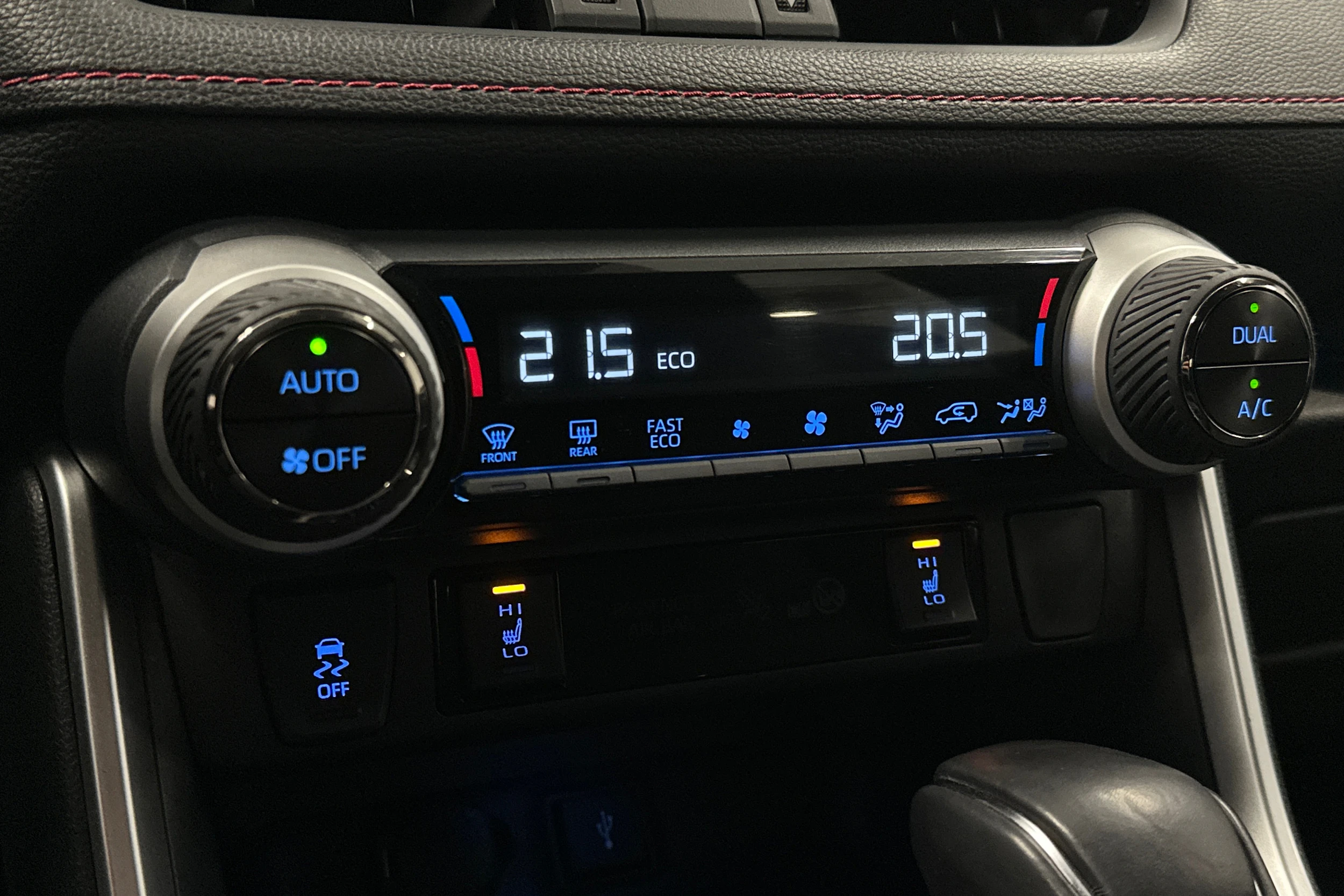 valkoinen Toyota RAV4 Plug-in 2021 kuva 23.