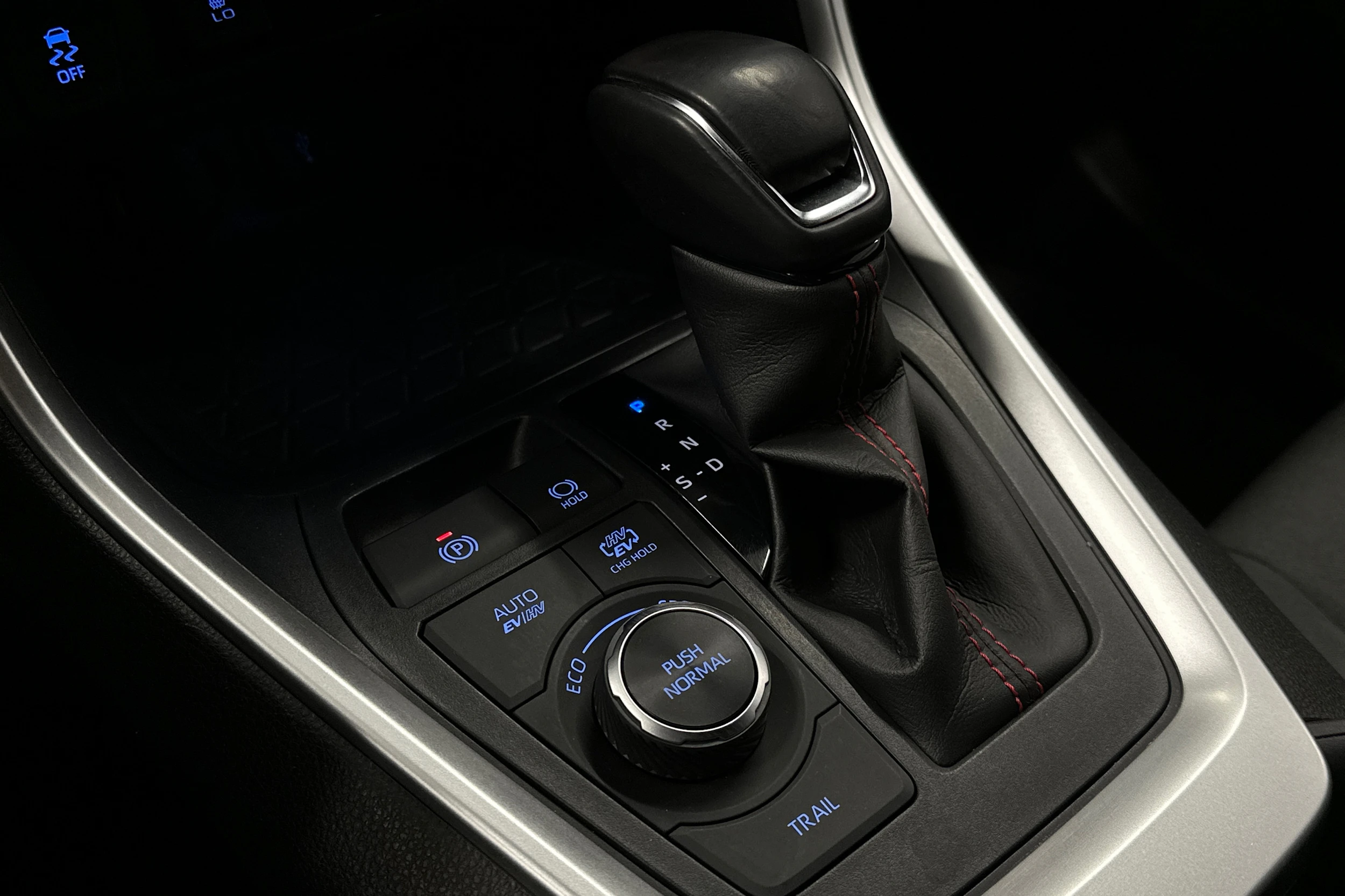 valkoinen Toyota RAV4 Plug-in 2021 kuva 24.