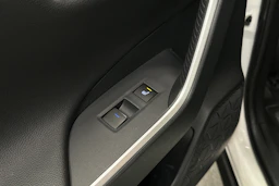 valkoinen Toyota RAV4 Plug-in 2021 kuva 26.