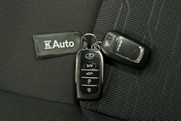 valkoinen Toyota RAV4 Plug-in 2021 kuva 27.