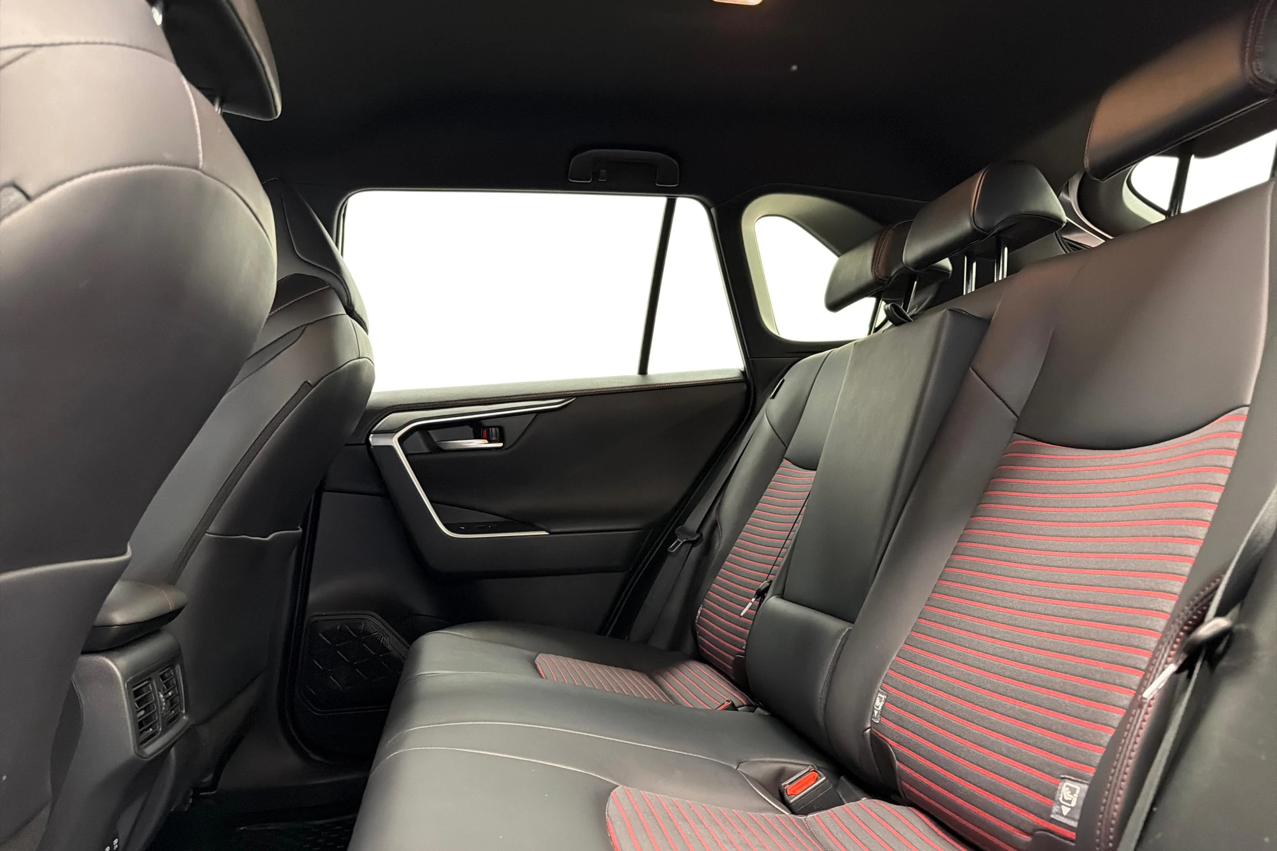 harmaa Toyota RAV4 Plug-in 2021 kuva 8.