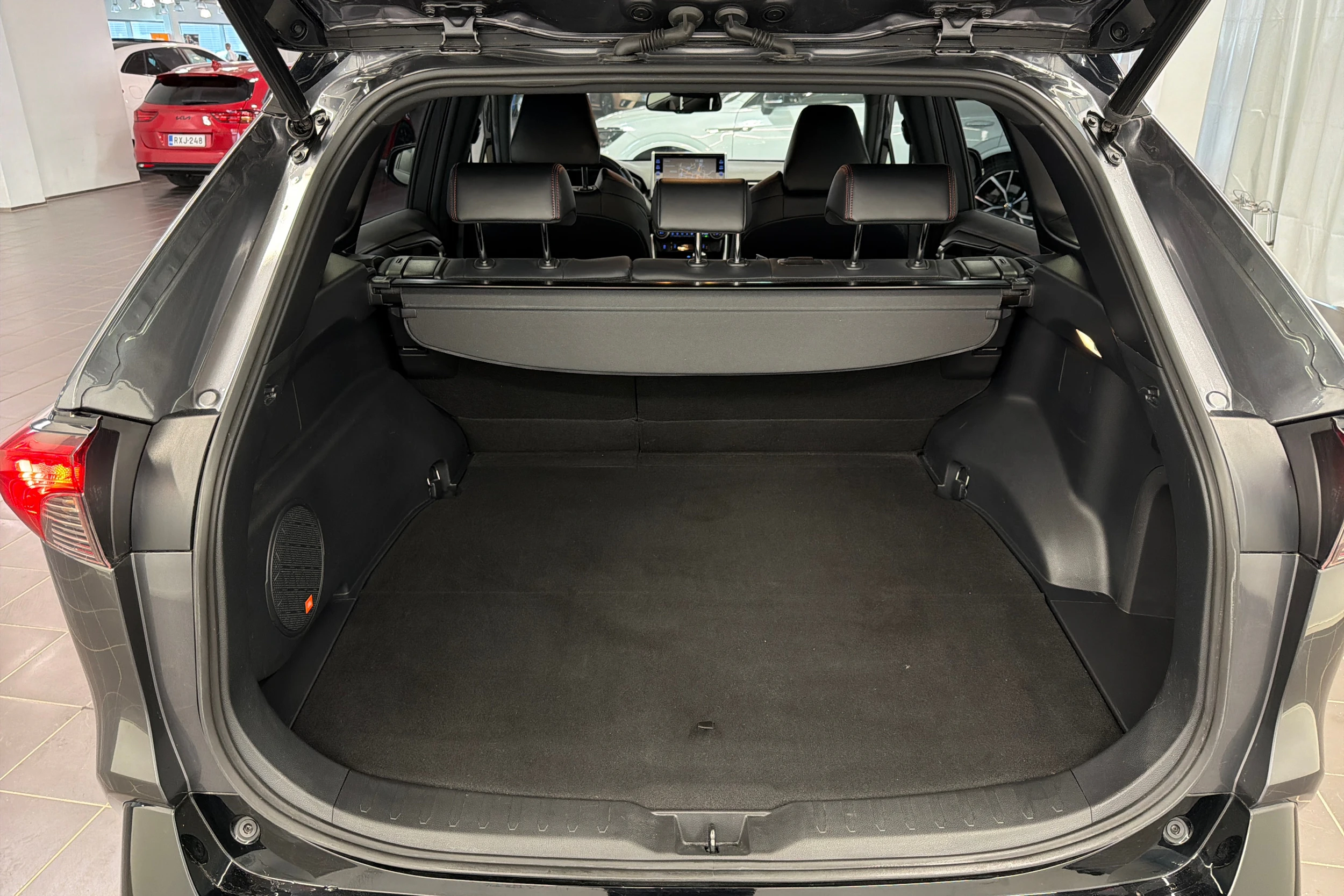 harmaa Toyota RAV4 Plug-in 2021 kuva 11.