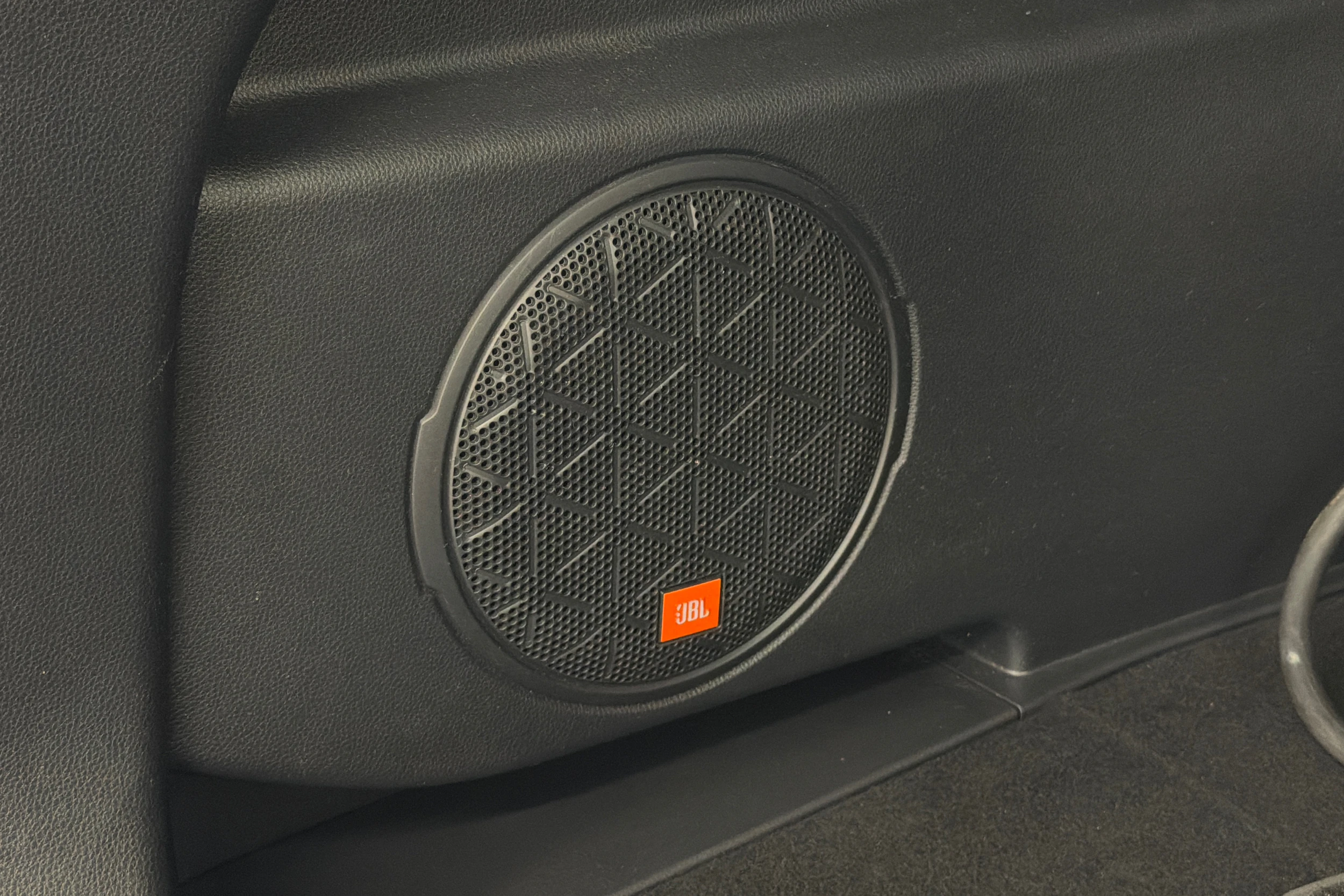 harmaa Toyota RAV4 Plug-in 2021 kuva 13.