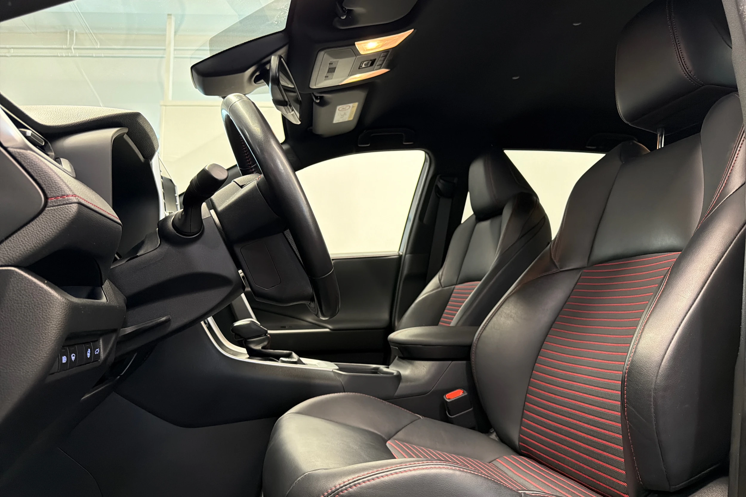 harmaa Toyota RAV4 Plug-in 2021 kuva 14.