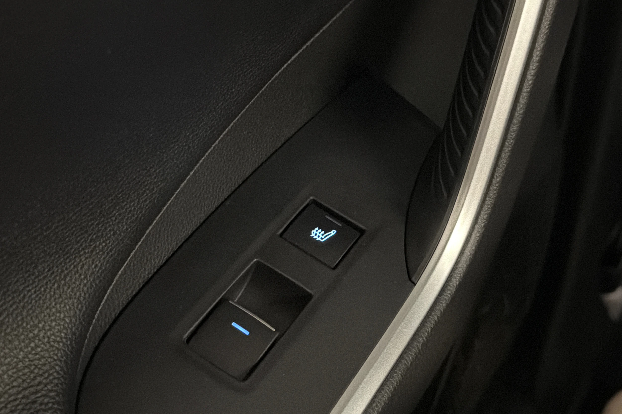 harmaa Toyota RAV4 Plug-in 2021 kuva 15.