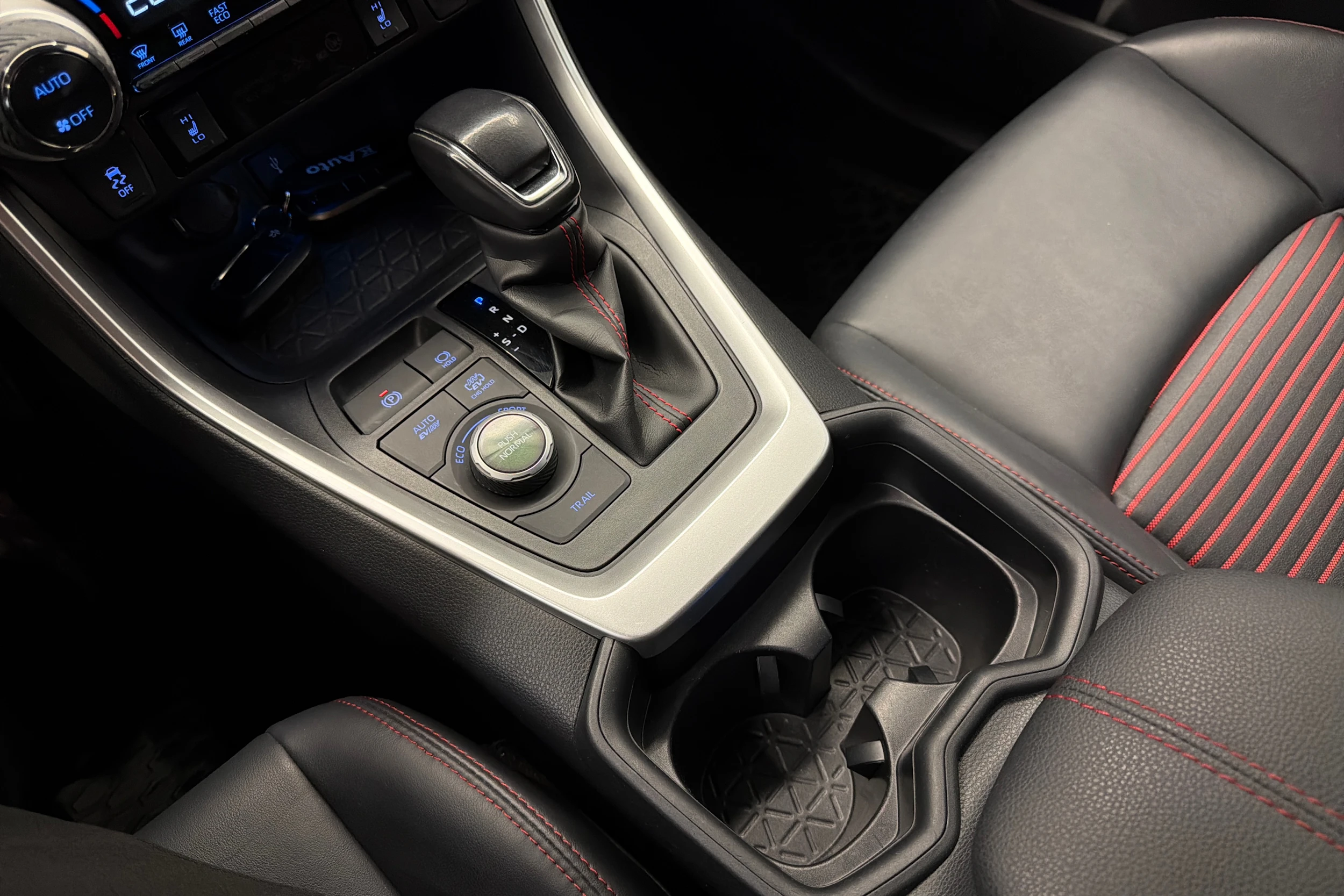 harmaa Toyota RAV4 Plug-in 2021 kuva 21.