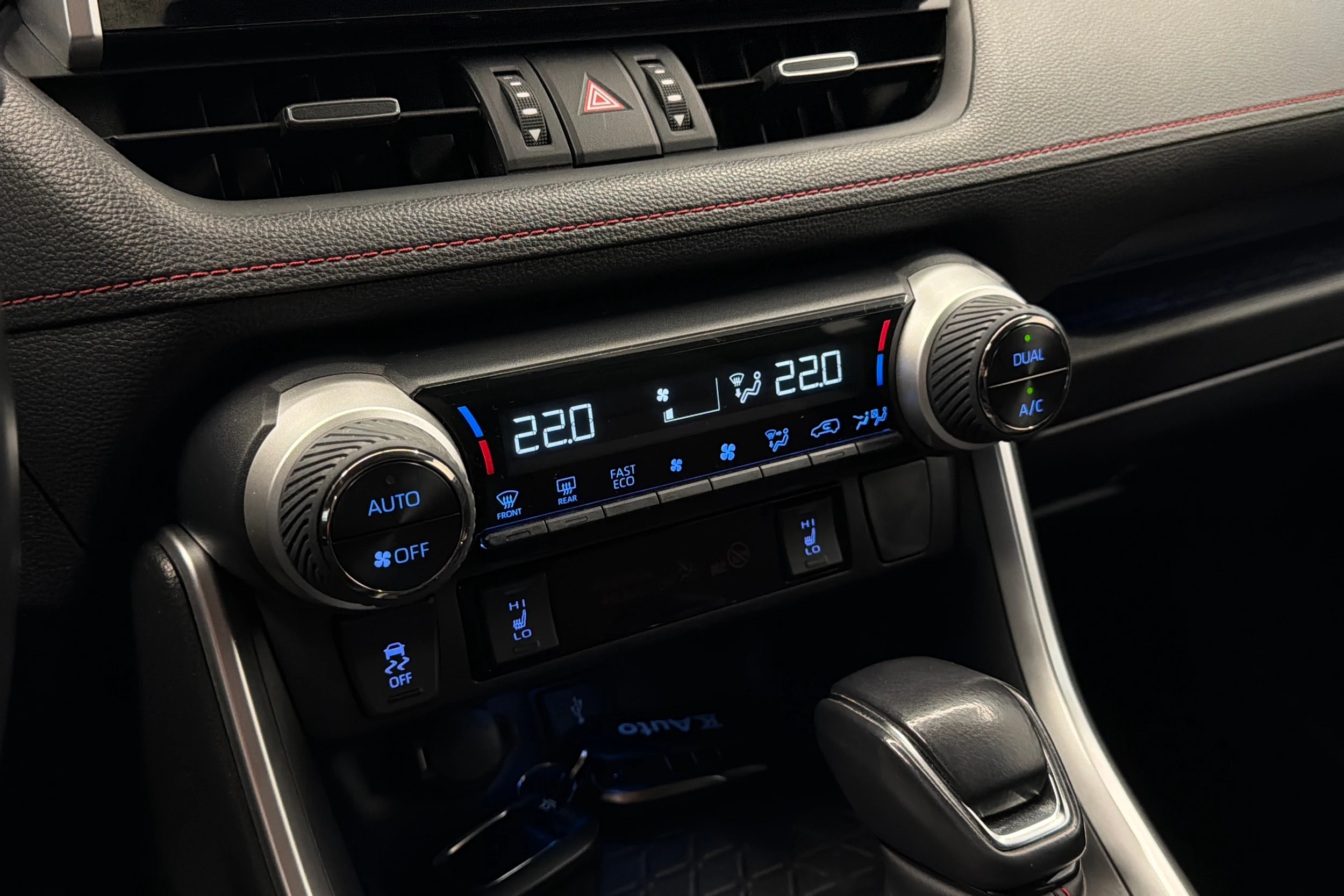harmaa Toyota RAV4 Plug-in 2021 kuva 22.