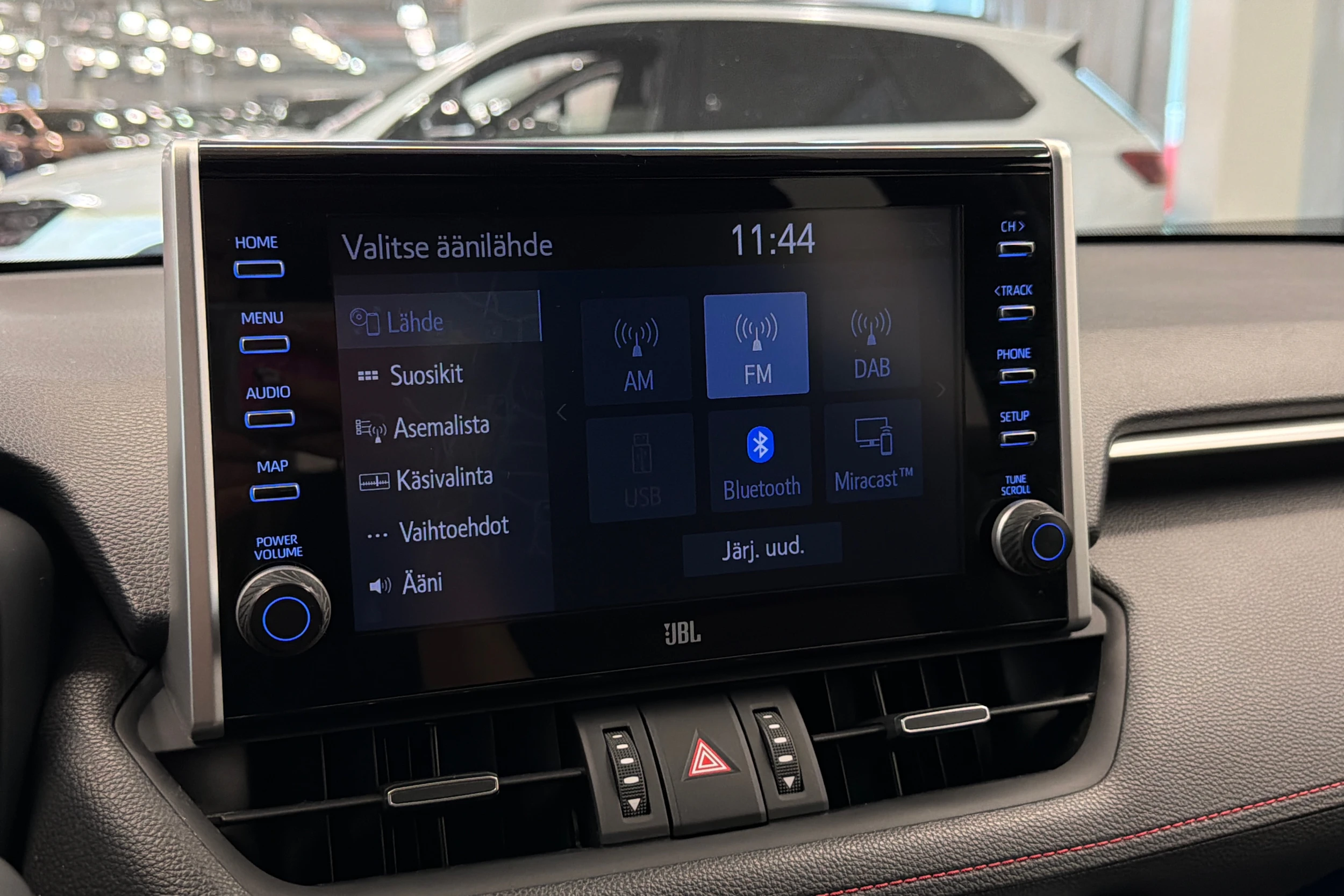 harmaa Toyota RAV4 Plug-in 2021 kuva 25.
