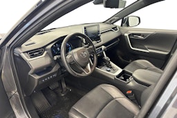 Harmaa Toyota RAV4 Plug-in 2021 kuva 7.