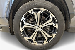 Harmaa Toyota RAV4 Plug-in 2021 kuva 11.