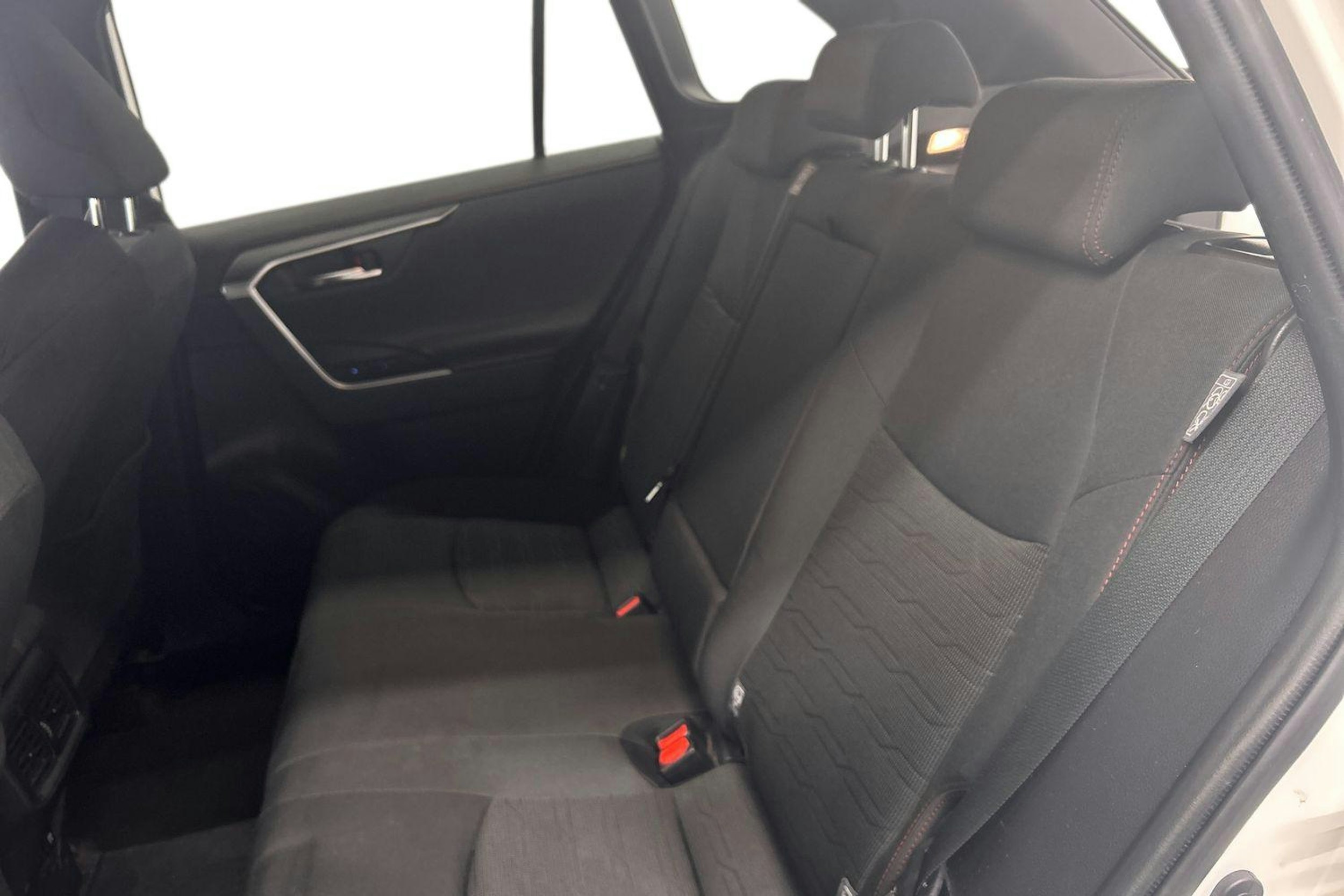 valkoinen Toyota RAV4 Plug-in 2021 kuva 10.