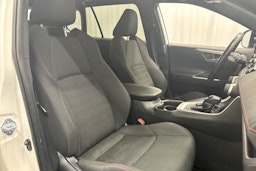 valkoinen Toyota RAV4 Plug-in 2021 kuva 14.