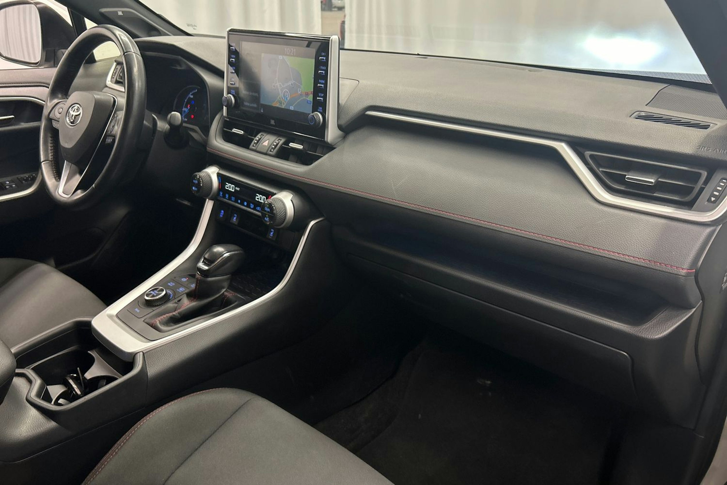 valkoinen Toyota RAV4 Plug-in 2021 kuva 15.