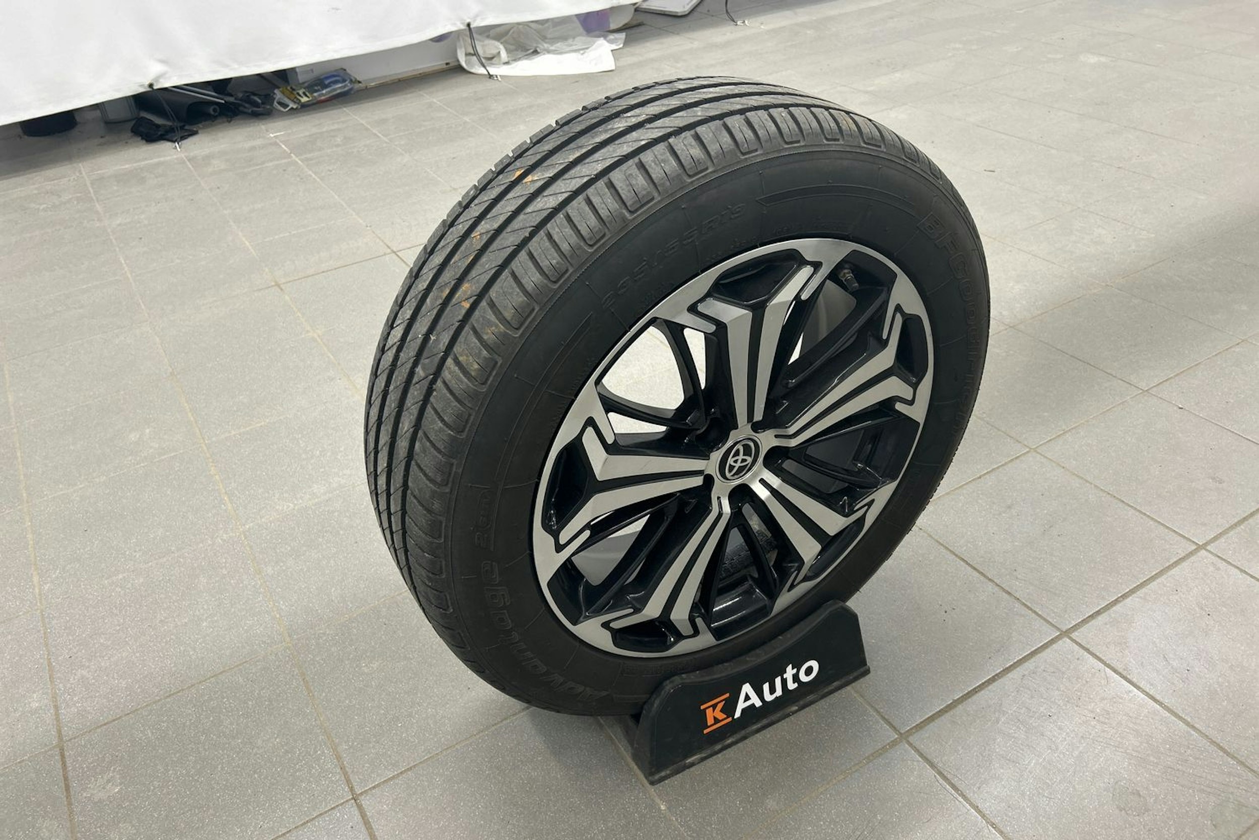 valkoinen Toyota RAV4 Plug-in 2021 kuva 17.