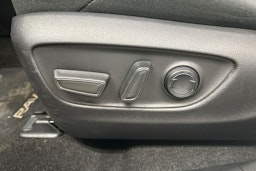 valkoinen Toyota RAV4 Plug-in 2021 kuva 18.