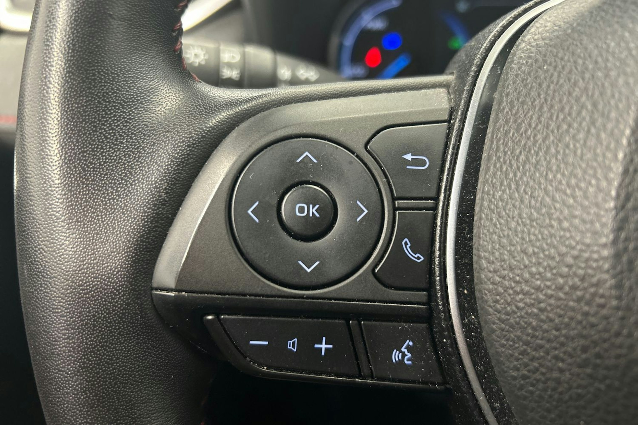 valkoinen Toyota RAV4 Plug-in 2021 kuva 20.