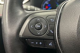 valkoinen Toyota RAV4 Plug-in 2021 kuva 20.