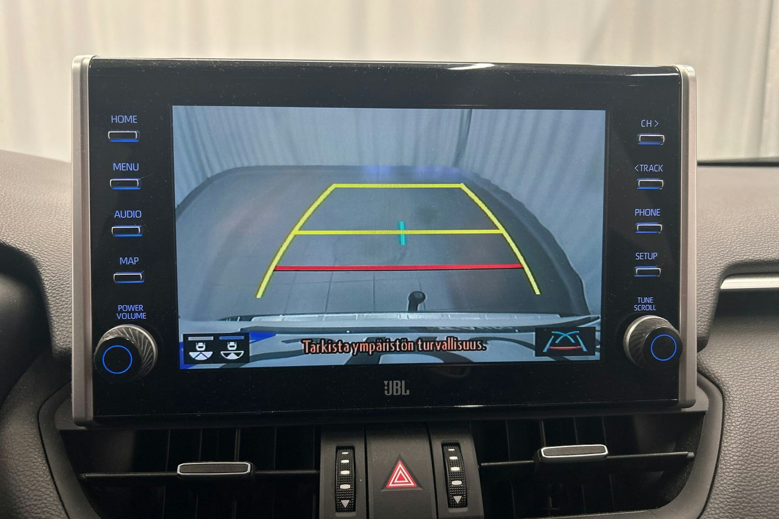 valkoinen Toyota RAV4 Plug-in 2021 kuva 24.