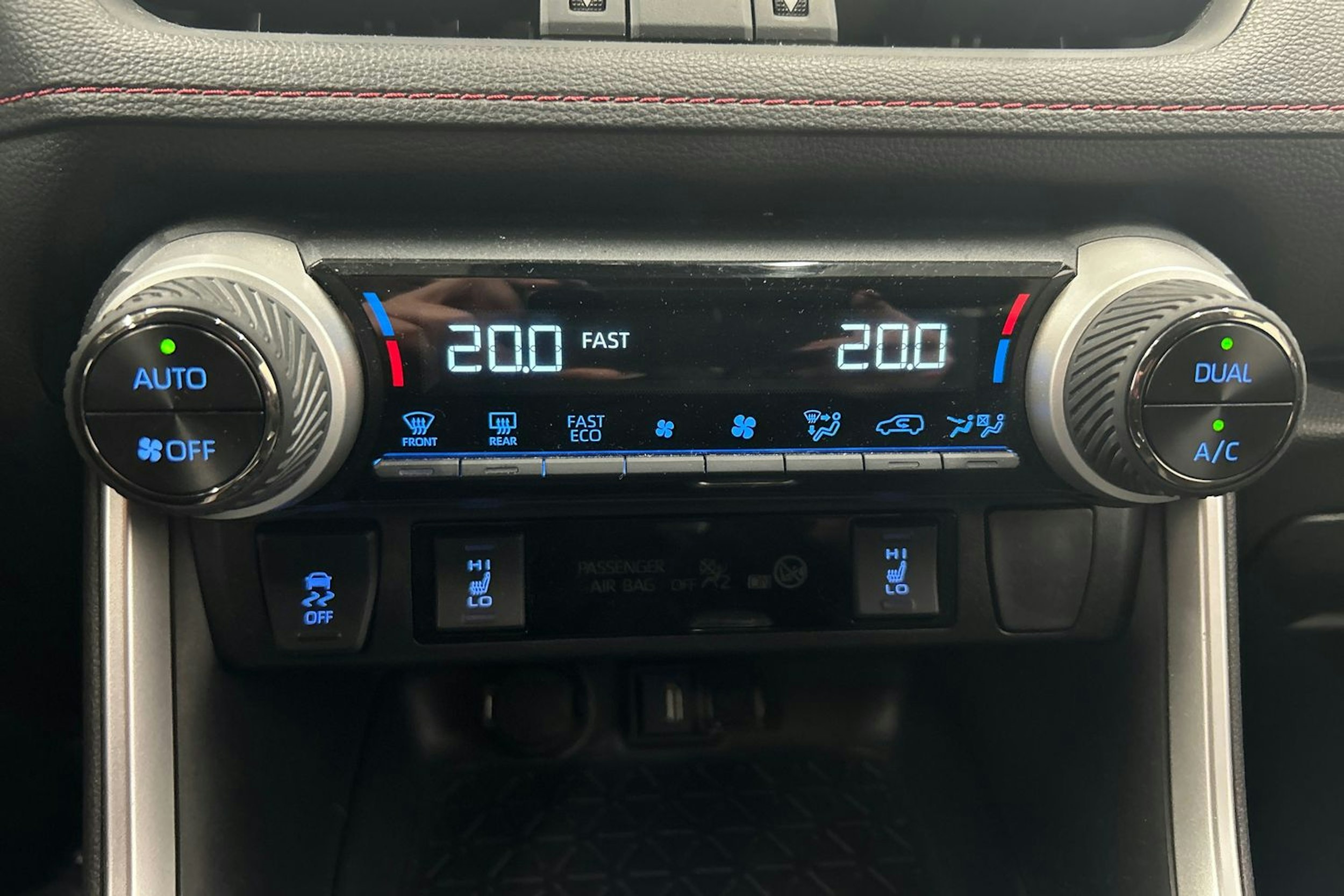 valkoinen Toyota RAV4 Plug-in 2021 kuva 25.