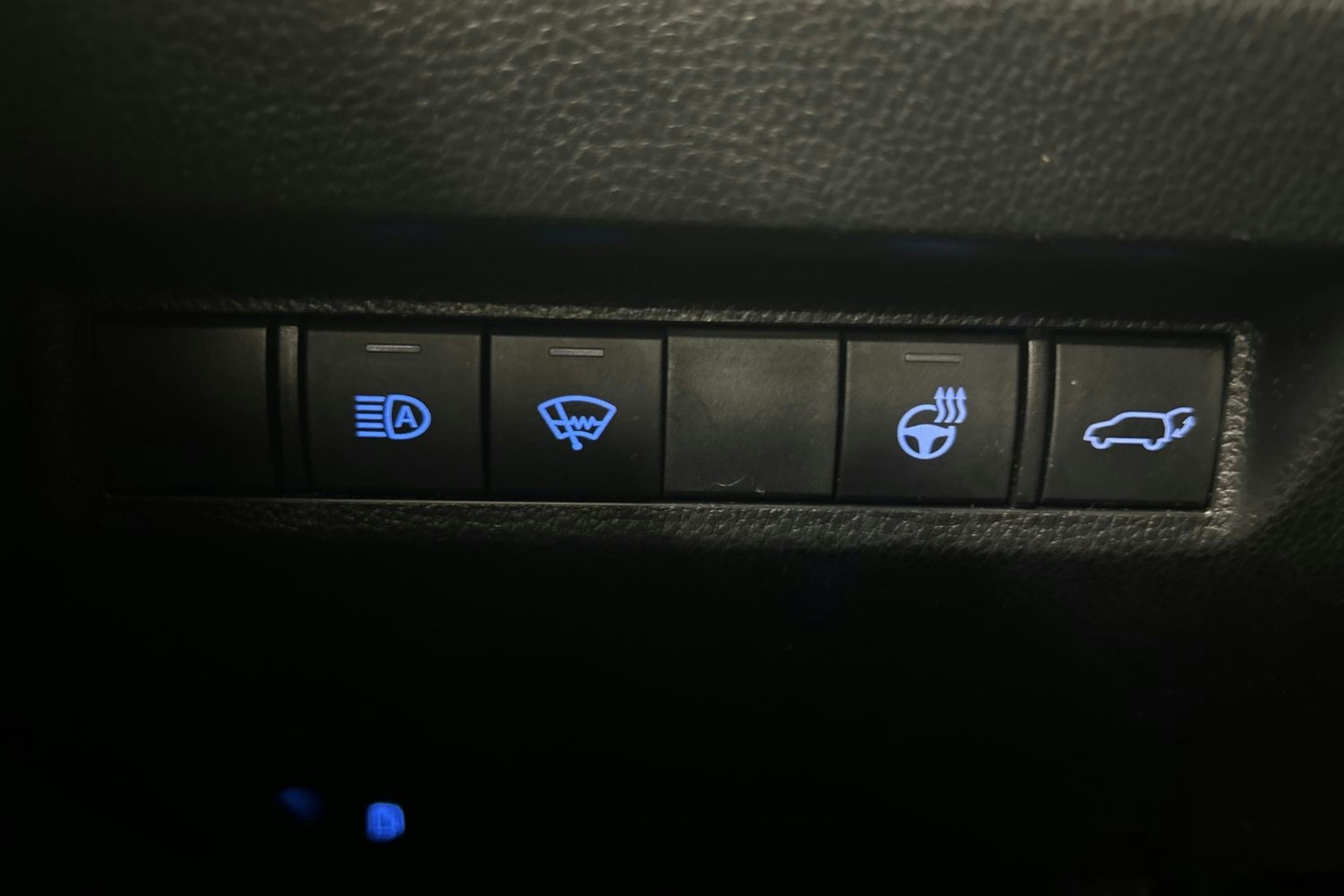 valkoinen Toyota RAV4 Plug-in 2021 kuva 26.