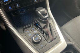 valkoinen Toyota RAV4 Plug-in 2021 kuva 27.