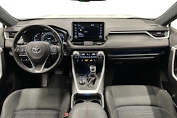 valkoinen Toyota RAV4 Plug-in 2022 kuva 9.