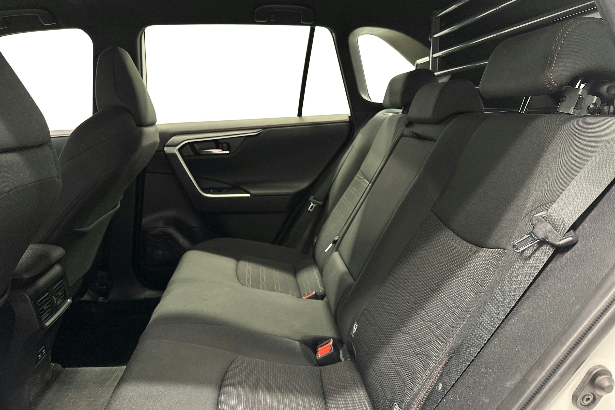 valkoinen Toyota RAV4 Plug-in 2022 kuva 10.