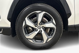 valkoinen Toyota RAV4 Plug-in 2022 kuva 11.