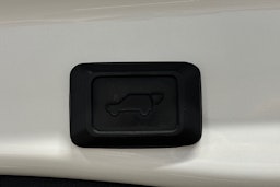 valkoinen Toyota RAV4 Plug-in 2022 kuva 15.