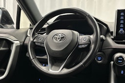 valkoinen Toyota RAV4 Plug-in 2022 kuva 16.