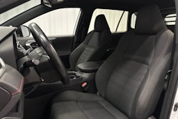valkoinen Toyota RAV4 Plug-in 2022 kuva 17.