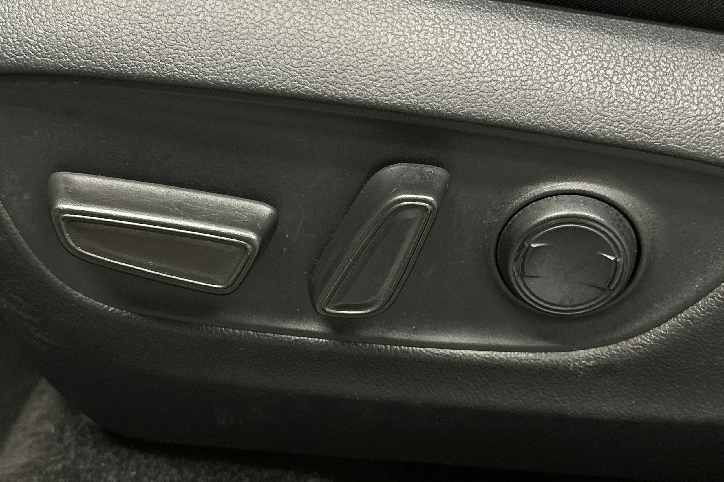 valkoinen Toyota RAV4 Plug-in 2022 kuva 18.