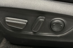 valkoinen Toyota RAV4 Plug-in 2022 kuva 18.