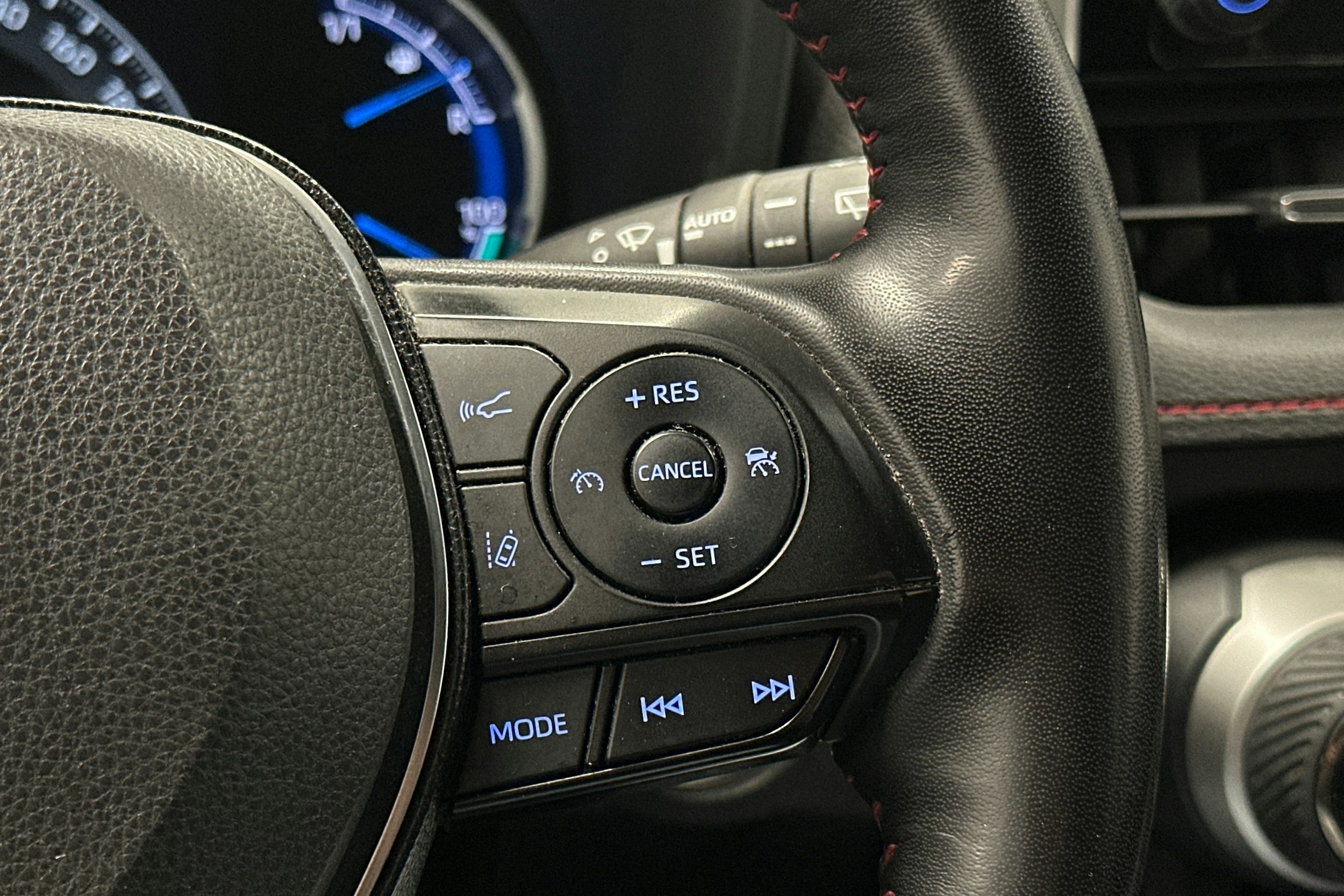 valkoinen Toyota RAV4 Plug-in 2022 kuva 20.