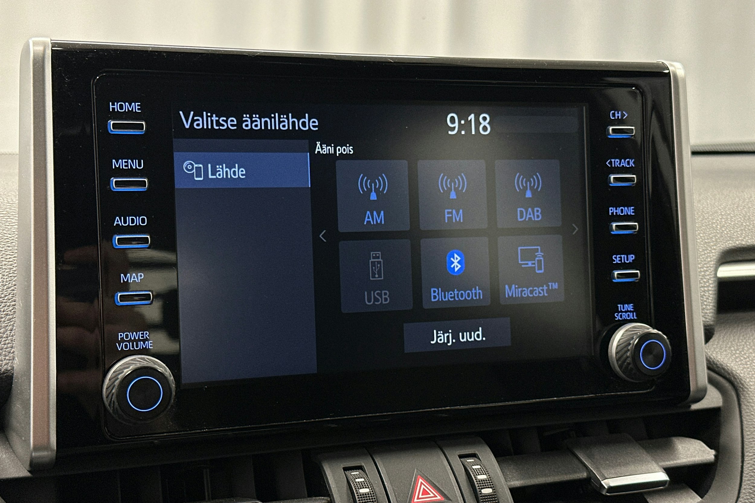 valkoinen Toyota RAV4 Plug-in 2022 kuva 24.