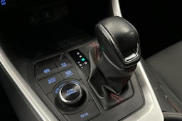 valkoinen Toyota RAV4 Plug-in 2022 kuva 26.