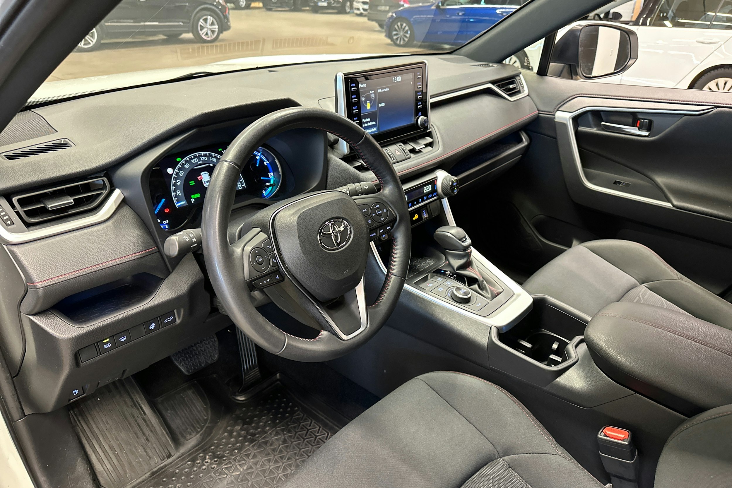 valkoinen Toyota RAV4 Plug-in 2022 kuva 6.