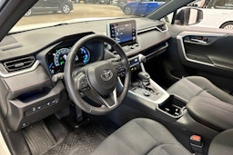 valkoinen Toyota RAV4 Plug-in 2022 kuva 6.