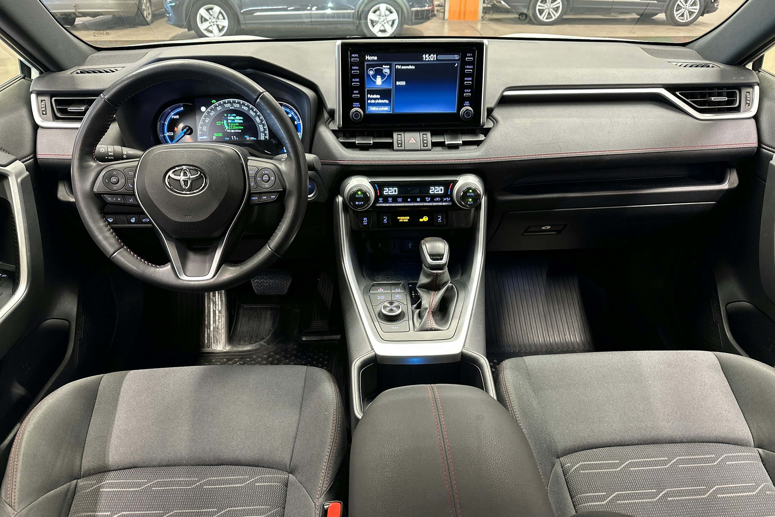 valkoinen Toyota RAV4 Plug-in 2022 kuva 7.