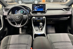 valkoinen Toyota RAV4 Plug-in 2022 kuva 7.