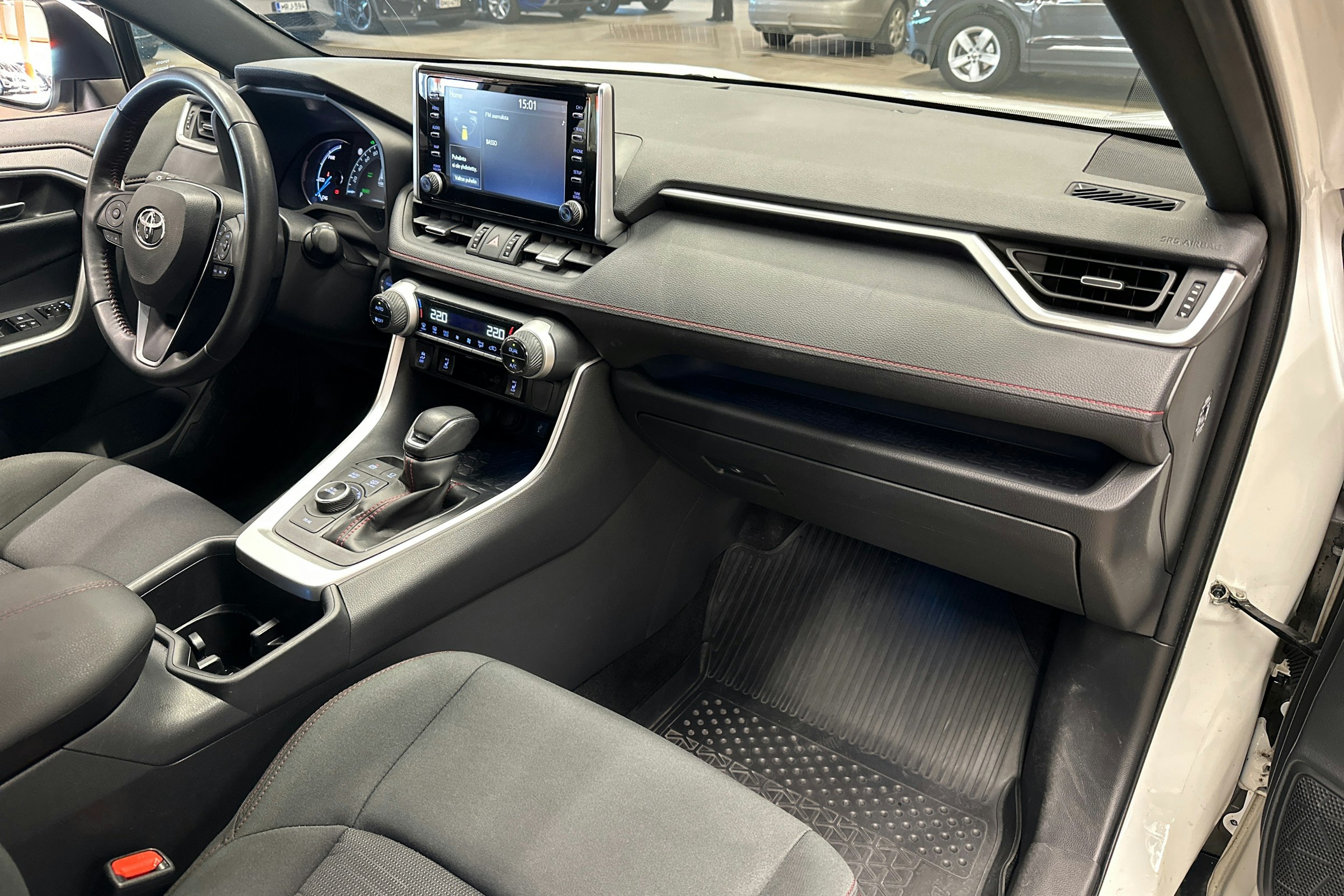 valkoinen Toyota RAV4 Plug-in 2022 kuva 9.
