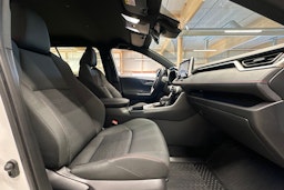valkoinen Toyota RAV4 Plug-in 2022 kuva 10.