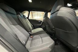 valkoinen Toyota RAV4 Plug-in 2022 kuva 11.