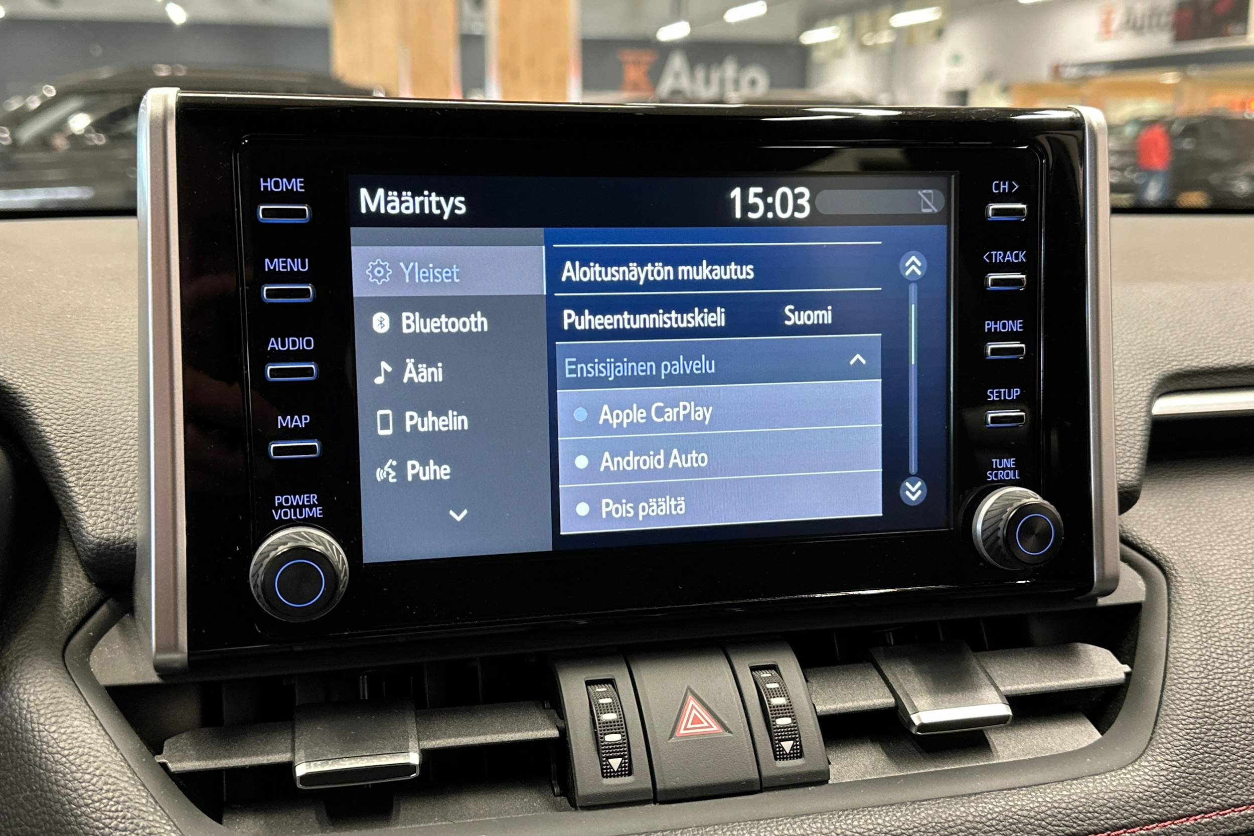 valkoinen Toyota RAV4 Plug-in 2022 kuva 17.