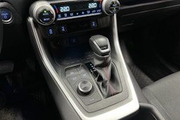 valkoinen Toyota RAV4 Plug-in 2022 kuva 19.