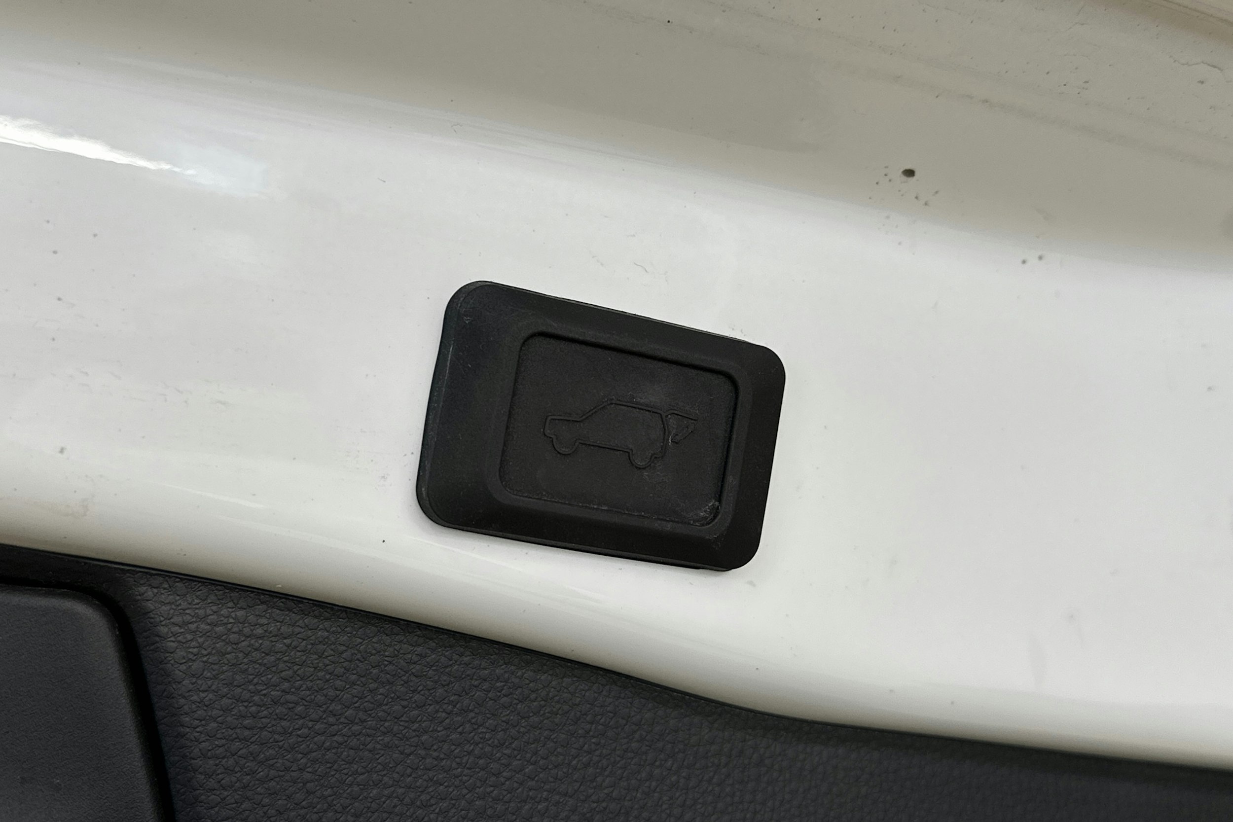 valkoinen Toyota RAV4 Plug-in 2022 kuva 29.